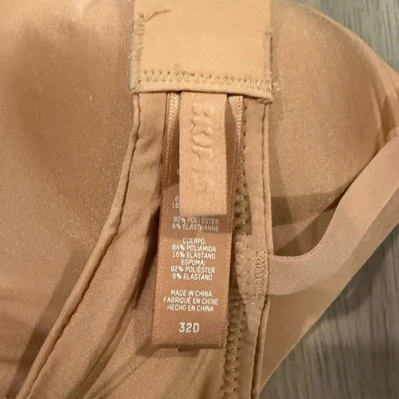 SKIMS Wireless Form T-Shirt Demi Bra - Sienna - Picture 5 of 7